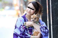 082423 01 - Người đẹp mặc yukata dắt chó đi dạo